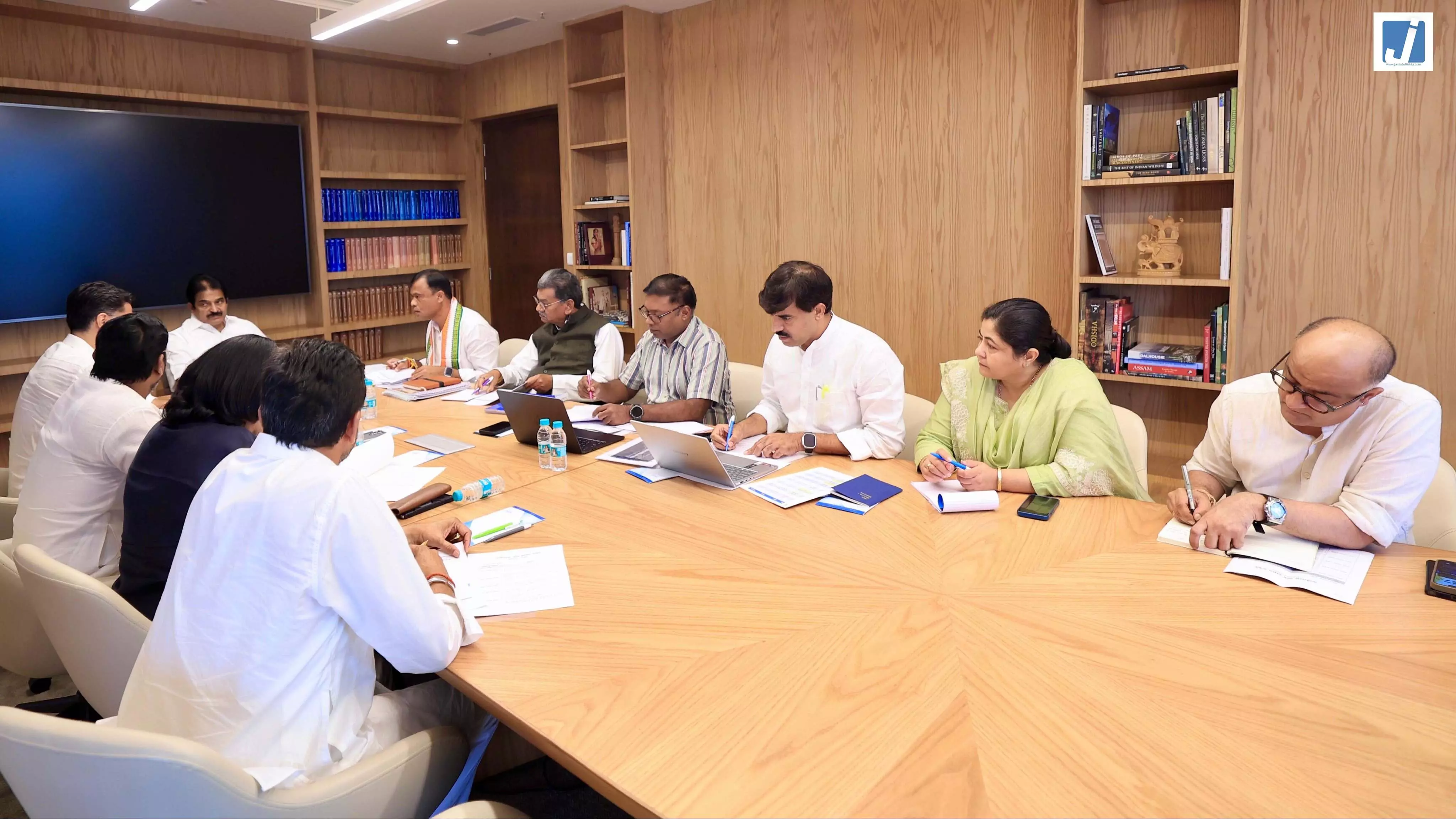संगठन मजबूत करने और बूथ स्तर तक भाजपा को चुनौती देने की तैयारी में कांग्रेस: के.सी. वेणुगोपाल संगठन मजबूत करने और बूथ स्तर तक भाजपा को चुनौती देने की तैयारी में कांग्रेस: के.सी. वेणुगोपाल