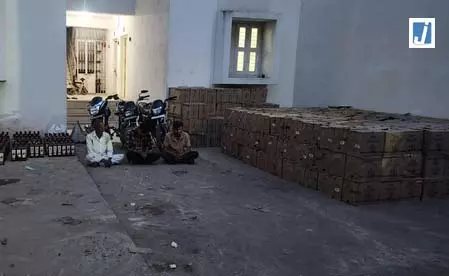 पुलिस की बड़ी कार्रवाई, 1 करोड़ से अधिक की अवैध शराब जब्त, 3 गिरफ्तार पुलिस की बड़ी कार्रवाई, 1 करोड़ से अधिक की अवैध शराब जब्त, 3 गिरफ्तार