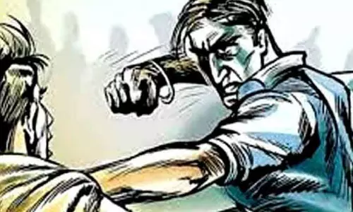 एल्यूमिनियम सीढ़ी की कीमत को लेकर विवाद, फर्नीचर दुकान में हुई मारपीट एल्यूमिनियम सीढ़ी की कीमत को लेकर विवाद, फर्नीचर दुकान में हुई मारपीट