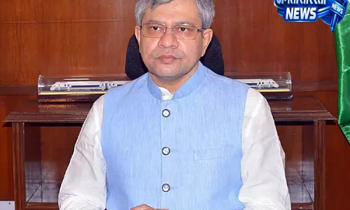 रेलवे ने मजबूत किए सुरक्षा इंतजाम, रेल मंत्री अश्विनी वैष्णव ने संसद में गिनाई उपलब्धियां रेलवे ने मजबूत किए सुरक्षा इंतजाम, रेल मंत्री अश्विनी वैष्णव ने संसद में गिनाई उपलब्धियां