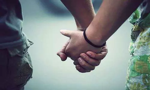 प्रोफेसर का कई PHD छात्राओं के साथ अफेयर, पत्नी का आरोप, पहुंची थाने प्रोफेसर का कई PHD छात्राओं के साथ अफेयर, पत्नी का आरोप, पहुंची थाने