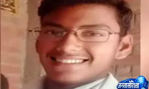 कानपुर में युवक ने की आत्महत्या, पत्नी पर लगाया अवैध संबंध का आरोप कानपुर में युवक ने की आत्महत्या, पत्नी पर लगाया अवैध संबंध का आरोप