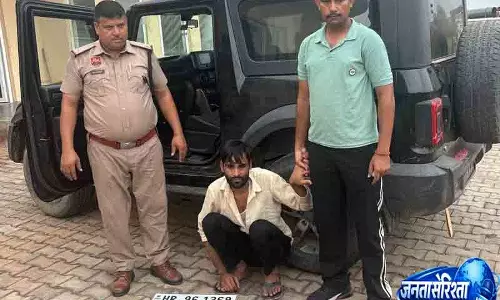 Gurugram फर्जी नंबर प्लेट वाली SUV संग आरोपी गिरफ्तार Gurugram फर्जी नंबर प्लेट वाली SUV संग आरोपी गिरफ्तार