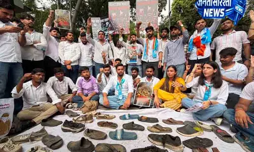 Delhi University के 5 छात्र भूख हड़ताल पर बैठे Delhi University के 5 छात्र भूख हड़ताल पर बैठे