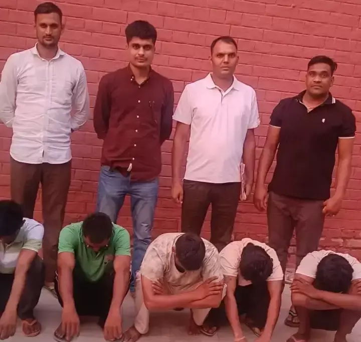 Sirsa: सिरसा पुलिस ने दबोचा चोरों का गैंग, छह आरोपी गिरफ्तार Sirsa: सिरसा पुलिस ने दबोचा चोरों का गैंग, छह आरोपी गिरफ्तार
