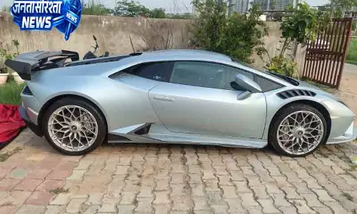 Gurugram द्वारका एक्सप्रेसवे पर स्टंट, युवक गिरफ्तार Gurugram द्वारका एक्सप्रेसवे पर स्टंट, युवक गिरफ्तार