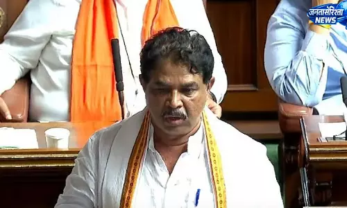 सूखे पर सरकार घिरी, अशोक का सीएम पर हमला सूखे पर सरकार घिरी, अशोक का सीएम पर हमला