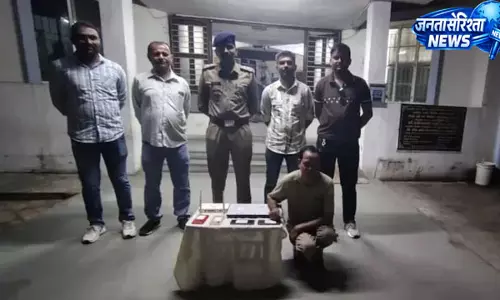 अहमदाबाद में फर्जी कॉल सेंटर का पर्दाफाश अहमदाबाद में फर्जी कॉल सेंटर का पर्दाफाश