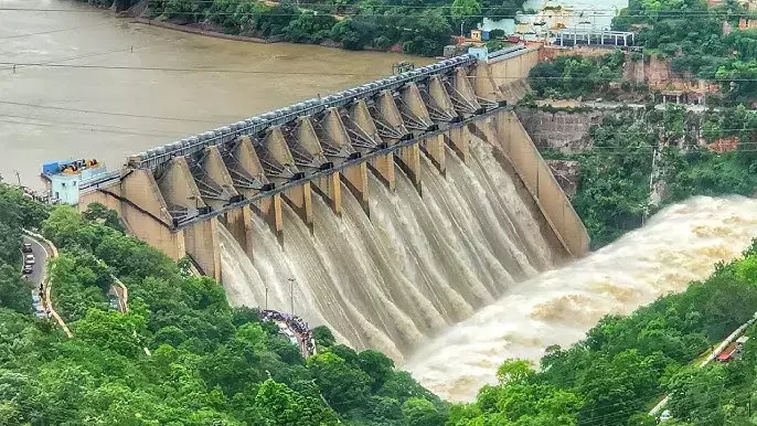 Andhra: ऊपरी इलाकों में बारिश के कारण श्रीशैलम में पानी का प्रवाह बढ़ गया है Andhra: ऊपरी इलाकों में बारिश के कारण श्रीशैलम में पानी का प्रवाह बढ़ गया है