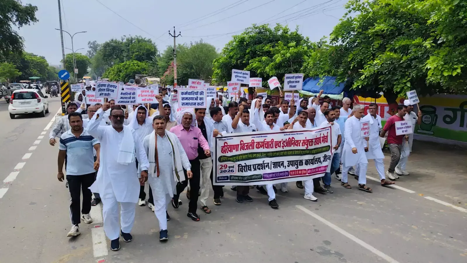 Jind: बिजली निजीकरण पर भड़के कर्मचारी, अधिकारियों ने जताया विरोध