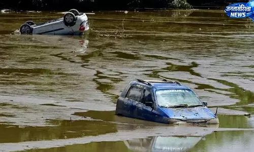 बाढ़ से असम में संकट, 78 लोगों की गई जान बाढ़ से असम में संकट, 78 लोगों की गई जान