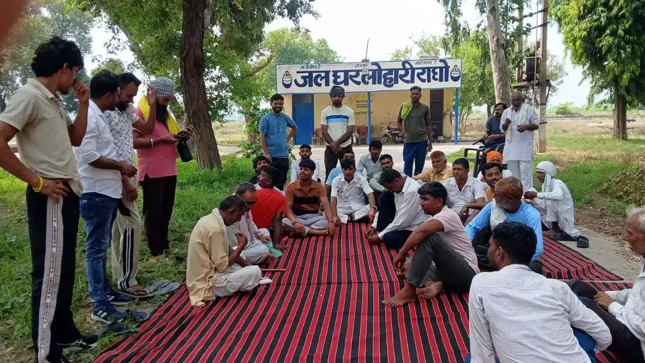 Hansi: जल संकट के खिलाफ ग्रामीणों का प्रदर्शन, जलघर पर जड़ा ताला Hansi: जल संकट के खिलाफ ग्रामीणों का प्रदर्शन, जलघर पर जड़ा ताला