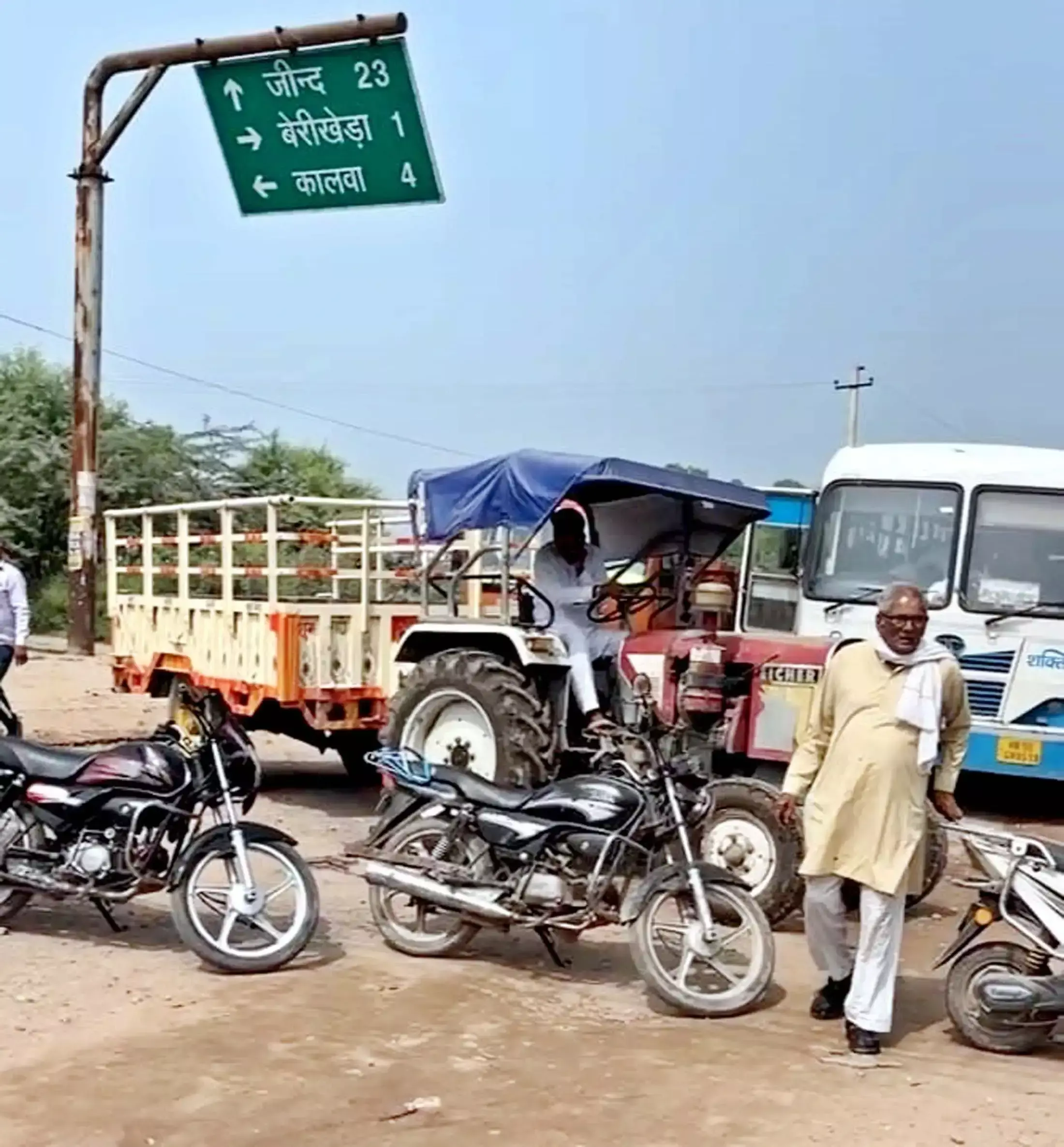 Jind: किसानों ने जाम किया जींद-सफीदों मार्ग, प्रशासन मौके पर