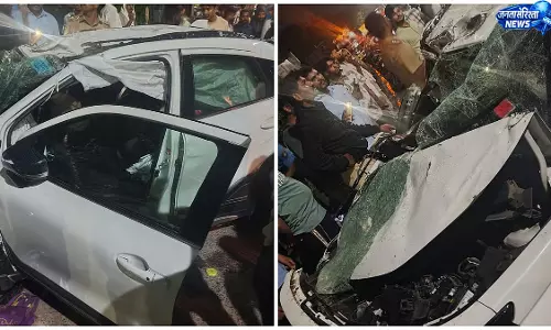 पुणे में दर्दनाक हादसा, पेड़ से टकराई कार; ड्राइवर समेत दो लोग घायल