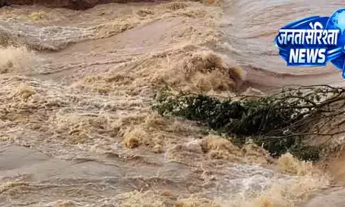 Jajpur नदी का तटबंध टूटा, बढ़ा संकट Jajpur नदी का तटबंध टूटा, बढ़ा संकट