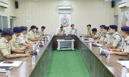 आईजीपी राम गोपाल गर्ग ने ली रायगढ़ पुलिस की समीक्षा बैठक आईजीपी राम गोपाल गर्ग ने ली रायगढ़ पुलिस की समीक्षा बैठक