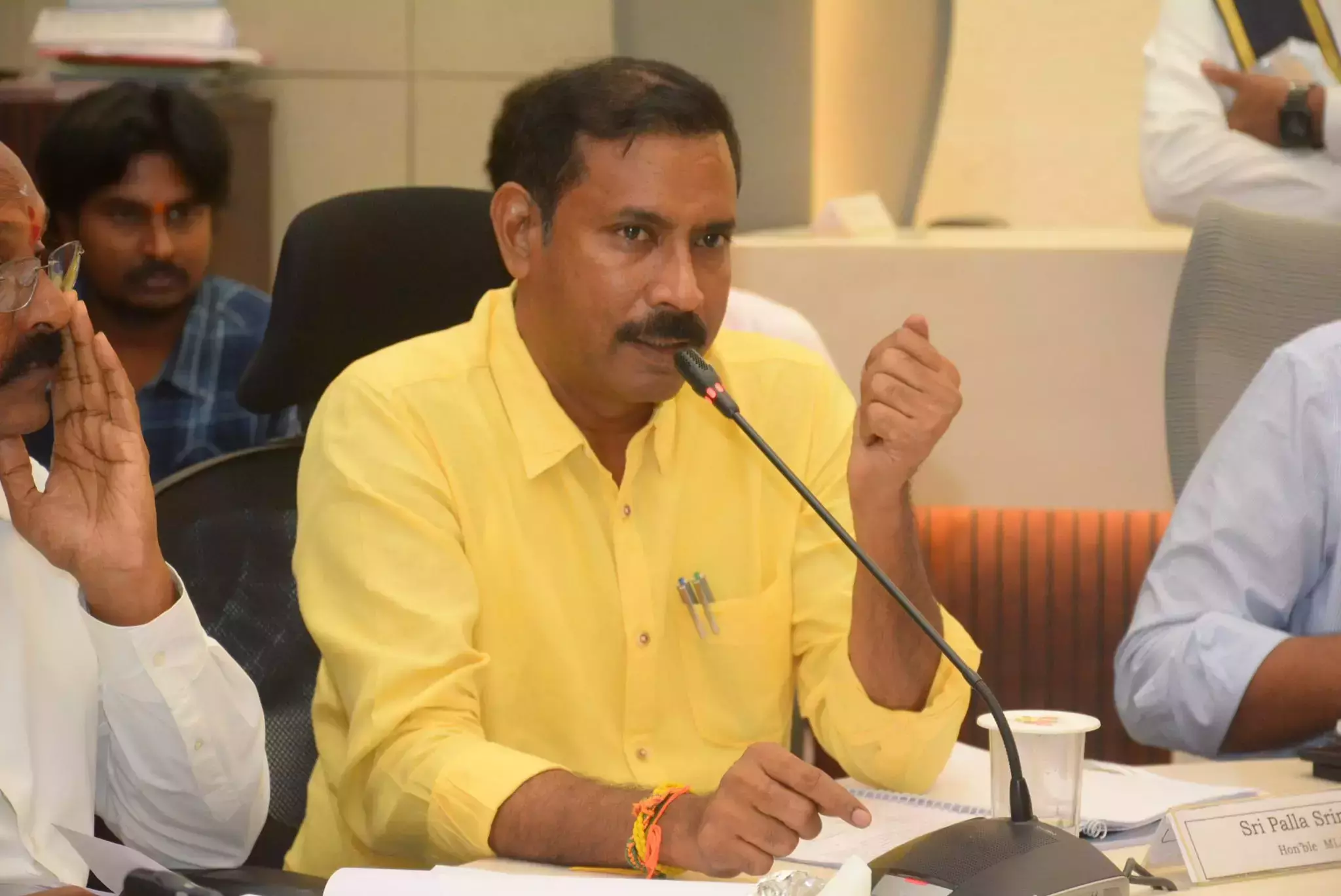Andhra: पार्टी अनुशासन सर्वोच्च, टीडी कहते हैं; नेताओं ने विचलन के प्रति चेतावनी दी Andhra: पार्टी अनुशासन सर्वोच्च, टीडी कहते हैं; नेताओं ने विचलन के प्रति चेतावनी दी