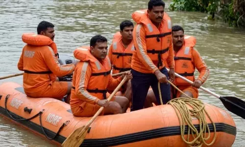 ओडिशा ने बाढ़ प्रभावित ज़िलों में लोगों और मवेशियों को बचाने के लिए NDRF और ODRAF की टीमें भेजीं ओडिशा ने बाढ़ प्रभावित ज़िलों में लोगों और मवेशियों को बचाने के लिए NDRF और ODRAF की टीमें भेजीं