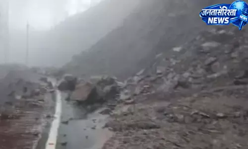 उत्तराखंड में बारिश और भूस्खलन से जनजीवन प्रभावित, दो दिन बाद फिर शुरू हुई चारधाम यात्रा