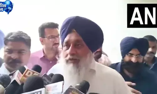पंजाब में पेपर लीक पर सियासत तेज, सुखबीर बादल ने दिया ये बयान पंजाब में पेपर लीक पर सियासत तेज, सुखबीर बादल ने दिया ये बयान