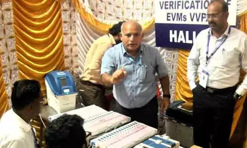 कोलाथुर में दूसरे दिन EVM सत्यापन जारी कोलाथुर में दूसरे दिन EVM सत्यापन जारी