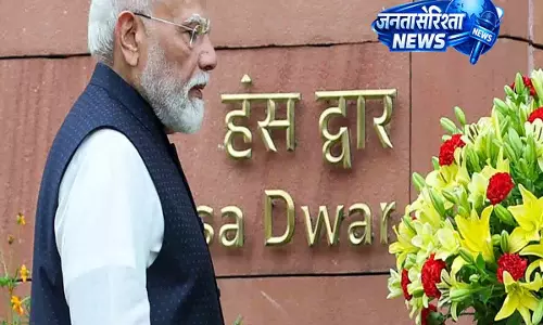 PM Modi ने संसद कार्यालय में कैबिनेट मंत्रियों के साथ उच्च-स्तरीय बैठक की PM Modi ने संसद कार्यालय में कैबिनेट मंत्रियों के साथ उच्च-स्तरीय बैठक की