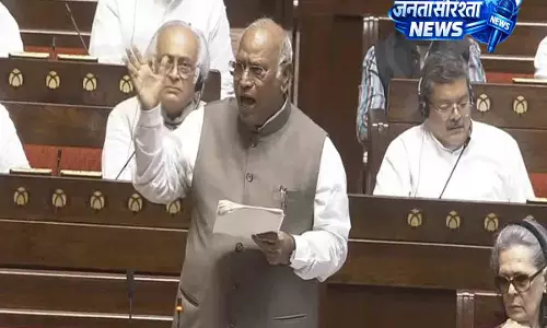पेपर लीक विरोधी बिल: खड़गे ने साधा केंद्र पर निशाना पेपर लीक विरोधी बिल: खड़गे ने साधा केंद्र पर निशाना