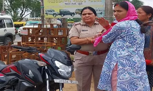 BREAKING: महिला TI 50 हजार की रिश्वत लेते रंगे हाथ गिरफ्तार