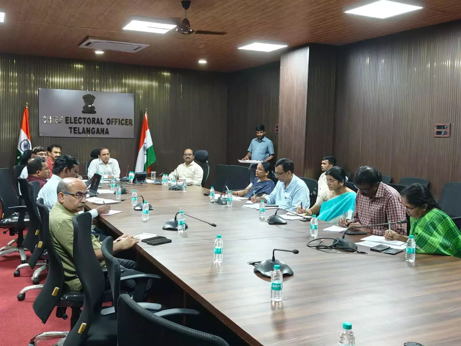 Sir: CEO ने एफआरसी पर ईसीआई से मार्गदर्शन मांगा Sir: CEO ने एफआरसी पर ईसीआई से मार्गदर्शन मांगा