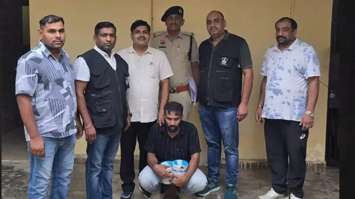 लाखों रुपये की MDMA के साथ पूर्व मलयाली पायलट गिरफ्तार