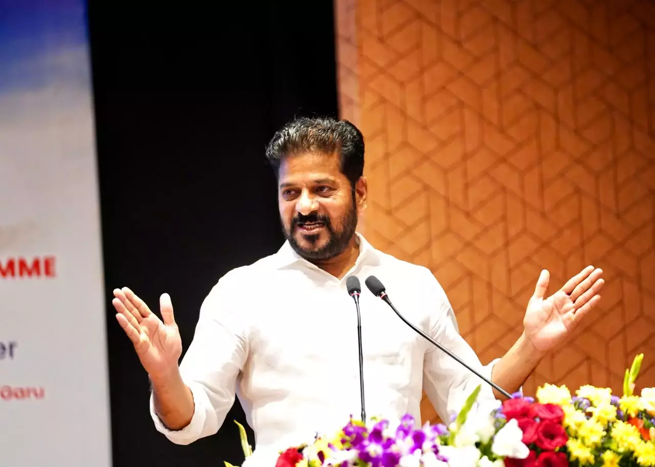 रेवंत ने परिवर्तनकारी शिक्षा का आह्वान किया, शिक्षकों से वैश्विक-तैयार छात्रों को आकार देने का आग्रह किया रेवंत ने परिवर्तनकारी शिक्षा का आह्वान किया, शिक्षकों से वैश्विक-तैयार छात्रों को आकार देने का आग्रह किया