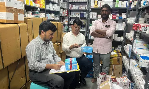 Telangana में अवैध गर्भपात किट जब्त, मेडिकल दुकान पर छापेमारी में 113 किट बरामद Telangana में अवैध गर्भपात किट जब्त, मेडिकल दुकान पर छापेमारी में 113 किट बरामद
