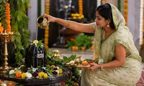 Sawan 2026: शिव चालीसा पाठ से दूर होंगे सारे कष्ट Sawan 2026: शिव चालीसा पाठ से दूर होंगे सारे कष्ट
