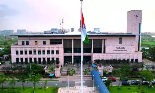 आंध्र प्रदेश HC ने काकीनाडा में ज़मीन हड़पने की कथित 15 करोड़ रुपये की कोशिश की ACB से जांच के आदेश दिए आंध्र प्रदेश HC ने काकीनाडा में ज़मीन हड़पने की कथित 15 करोड़ रुपये की कोशिश की ACB से जांच के आदेश दिए