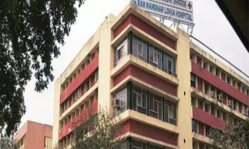 चलो संसद विरोध प्रदर्शन में गंभीर रूप से घायल मरीज़ को 10 दिन बाद RML अस्पताल से छुट्टी दे दी गई चलो संसद विरोध प्रदर्शन में गंभीर रूप से घायल मरीज़ को 10 दिन बाद RML अस्पताल से छुट्टी दे दी गई