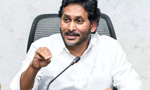 YSRCP का आरोप, चंद्रबाबू सरकार जगन रेड्डी के जनसमर्थन से डरी, लगा रही पाबंदियां YSRCP का आरोप, चंद्रबाबू सरकार जगन रेड्डी के जनसमर्थन से डरी, लगा रही पाबंदियां