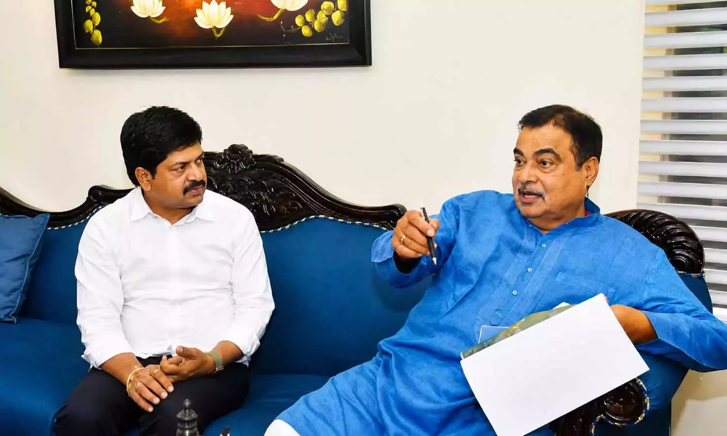 Andhra: कोल्लू रवींद्र ने गडकरी से मुलाकात की, मछलीपट्टनम-बंतुमिली सड़क के लिए मंजूरी मांगी