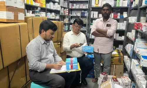 DCA ने नलगोंडा में बिना खरीद बिल के स्टॉक की गई 113 अबॉर्शन किट जब्त कीं