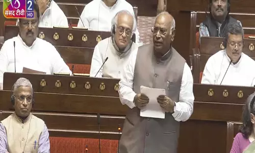 खड़गे ने राज्यसभा में उठाया पेपर लीक मुद्दा, रोजगार नीति और वार्षिक परीक्षा कैलेंडर की मांग खड़गे ने राज्यसभा में उठाया पेपर लीक मुद्दा, रोजगार नीति और वार्षिक परीक्षा कैलेंडर की मांग