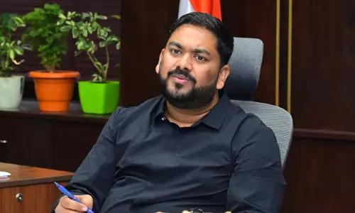 नागरकुर्नूल में सरकार को लोगों के करीब लाने वाले IAS अधिकारी से मिलिए