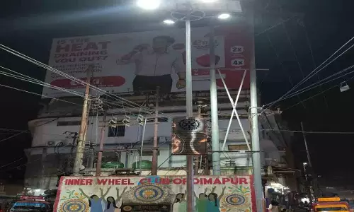 RCD ने मुर्गी पट्टी जंक्शन पर हाई मास्ट सोलर स्ट्रीट लाइट लगाई