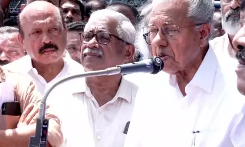 पिनराई विजयन का केंद्र पर हमला, बोले स्थानीय निकायों का फंड रोकने का कोई औचित्य नहीं पिनराई विजयन का केंद्र पर हमला, बोले स्थानीय निकायों का फंड रोकने का कोई औचित्य नहीं