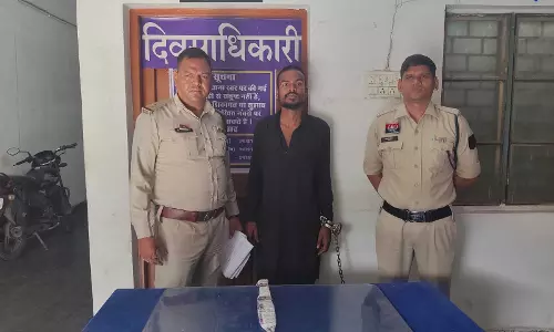 रायपुर में पुलिस की रातभर सख्ती, आर्म्स एक्ट में दो गिरफ्तार रायपुर में पुलिस की रातभर सख्ती, आर्म्स एक्ट में दो गिरफ्तार
