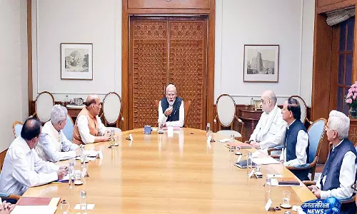 PM मोदी ने पश्चिम एशिया संकट पर CCS बैठक की, ऊर्जा सुरक्षा और नाविकों की सुरक्षा पर दिए निर्देश PM मोदी ने पश्चिम एशिया संकट पर CCS बैठक की, ऊर्जा सुरक्षा और नाविकों की सुरक्षा पर दिए निर्देश