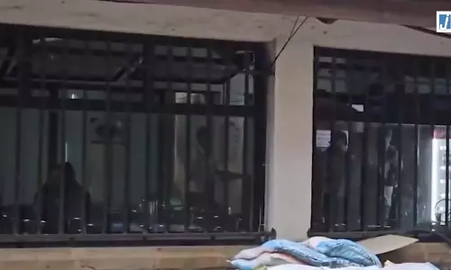 बॉम्बे हाईकोर्ट की कैंटीन में FDA की छापेमारी बॉम्बे हाईकोर्ट की कैंटीन में FDA की छापेमारी