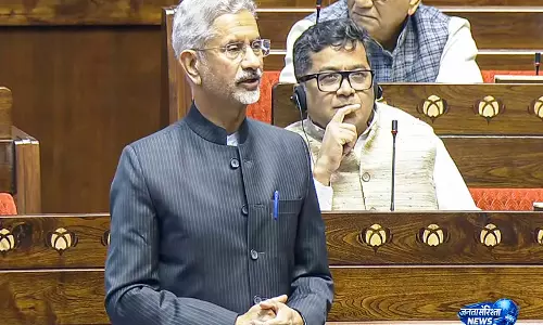 अमेरिका ने 2026 के पहले 3 महीनों में 414 भारतीयों को किया डिपोर्ट: Jaishankar अमेरिका ने 2026 के पहले 3 महीनों में 414 भारतीयों को किया डिपोर्ट: Jaishankar