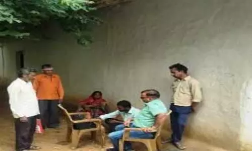 कृषकों के घर-घर और खेतों तक पहुंचकर किया जा रहा एग्रीस्टैक कार्य कृषकों के घर-घर और खेतों तक पहुंचकर किया जा रहा एग्रीस्टैक कार्य