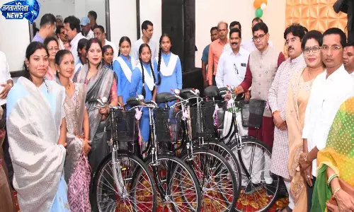 महिला स्व-सहायता समूहों, FPO और युवाओं के लिए खुलेंगे स्वरोजगार के नए द्वार: टंकराम वर्मा महिला स्व-सहायता समूहों, FPO और युवाओं के लिए खुलेंगे स्वरोजगार के नए द्वार: टंकराम वर्मा