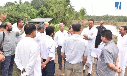 गुजरात सरकार वलसाड और नवसारी में बाढ़ से प्रभावित व्यापारियों को आर्थिक मदद देगी गुजरात सरकार वलसाड और नवसारी में बाढ़ से प्रभावित व्यापारियों को आर्थिक मदद देगी