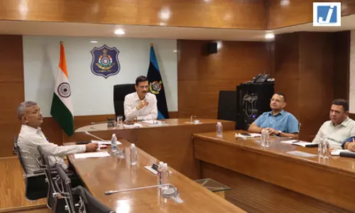 गुजरात में भारी बारिश का अलर्ट, डीजीपी ने पुलिस को दिए कई अहम निर्देश गुजरात में भारी बारिश का अलर्ट, डीजीपी ने पुलिस को दिए कई अहम निर्देश